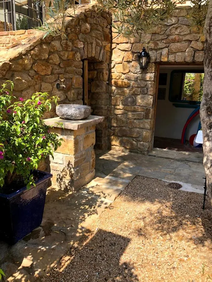 בגור Villa Anna